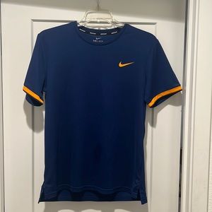 🎾Nikecourt Tennis drifit Tshirt in men’s large